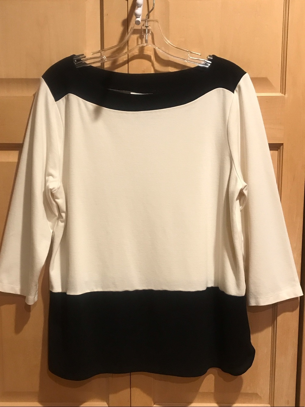 Chico's Two-Tone Black and Cream 3/4 Sleeve Shift Top